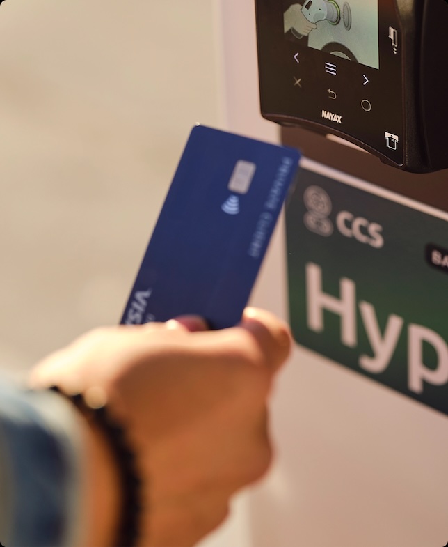 Tapping a credit card to pay for EV charging